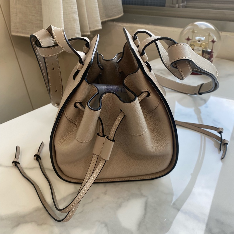 Loewe 浮雕字謎水桶包 Hammock吊床包mini 杏色-1