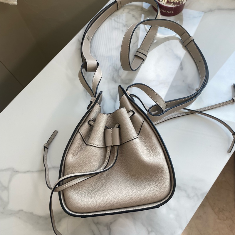 Loewe 浮雕字謎水桶包 Hammock吊床包mini 杏色-2