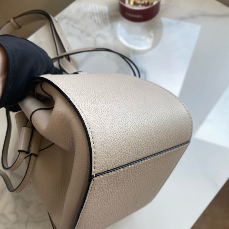 Loewe 浮雕字謎水桶包 Hammock吊床包mini 杏色-6