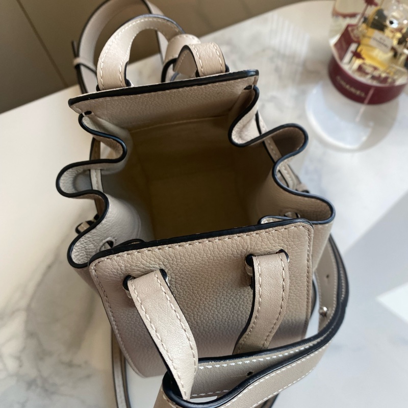 Loewe 浮雕字謎水桶包 Hammock吊床包mini 杏色-12