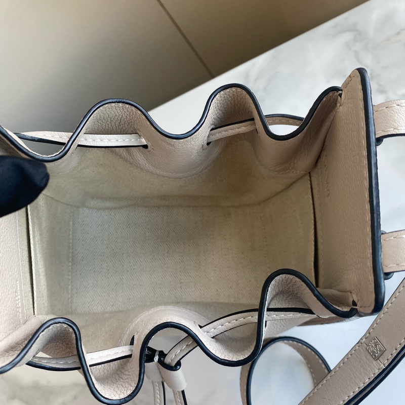 Loewe 浮雕字謎水桶包 Hammock吊床包mini 杏色-15