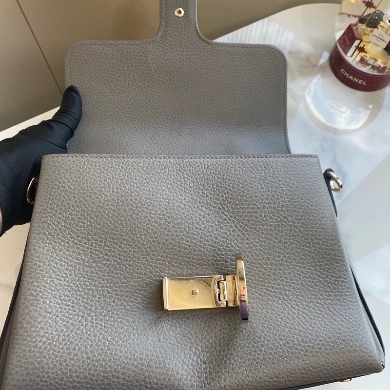 Gucci 大象灰風琴包 荔枝紋郵差包 中號-7