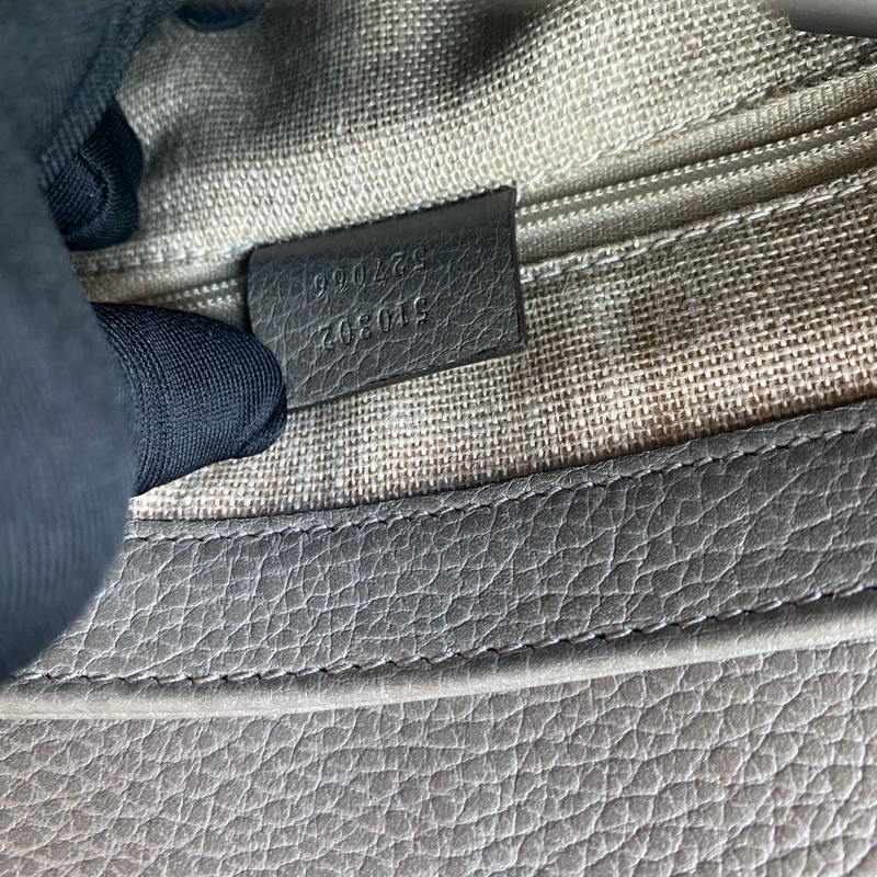 Gucci 大象灰風琴包 荔枝紋郵差包 中號-14