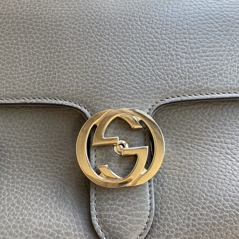 Gucci 大象灰風琴包 荔枝紋郵差包 中號-15