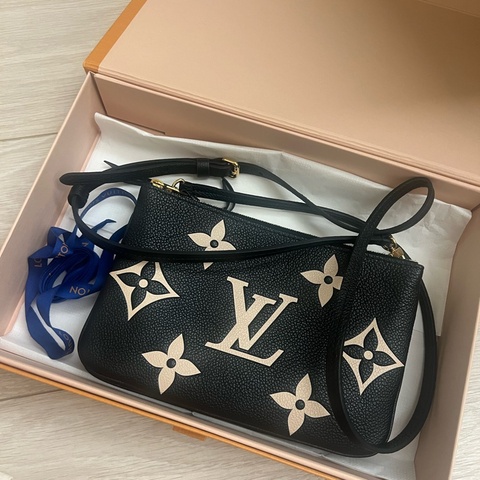 Louis Vuitton M80787 經典Double Zip Pochette系列經典Mon
