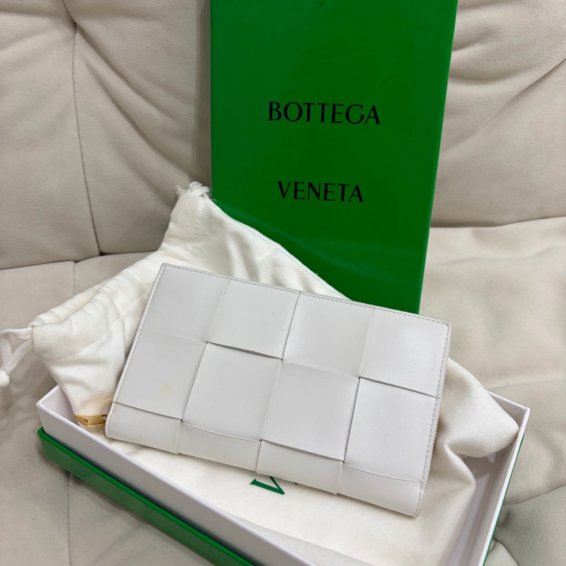 超便宜!Bottega Veneta Cassette 奶白編織長夾 銀包 錢包-0