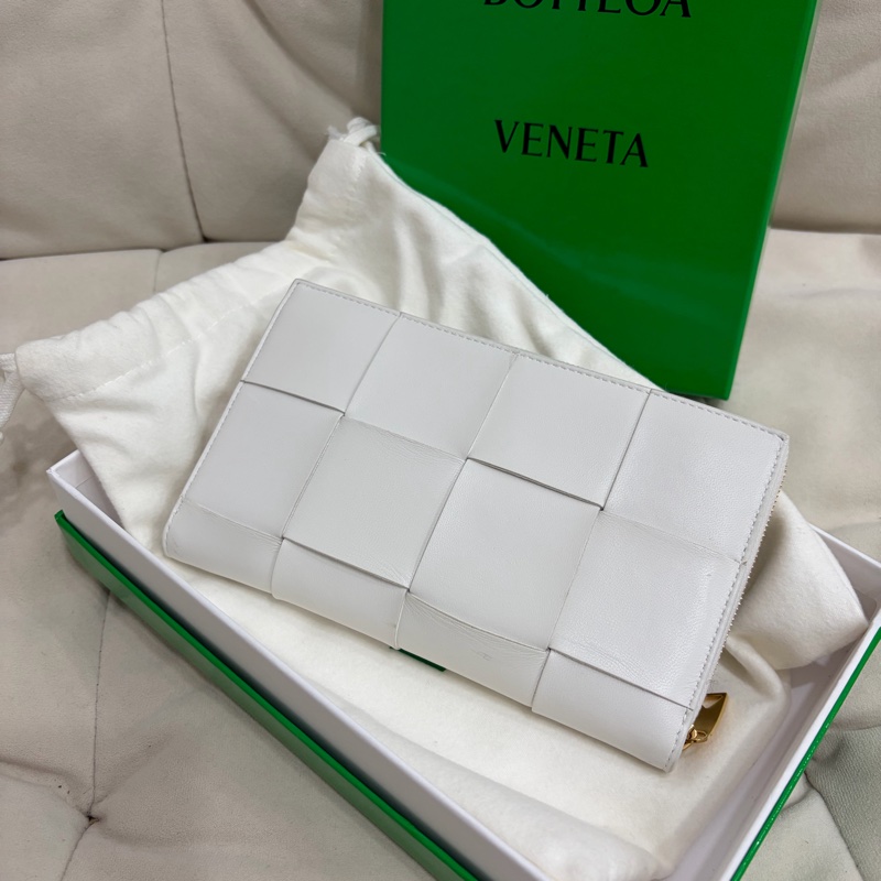 超便宜!Bottega Veneta Cassette 奶白編織長夾 銀包 錢包-1