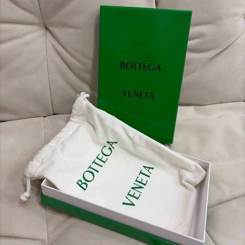 超便宜!Bottega Veneta Cassette 奶白編織長夾 銀包 錢包-6