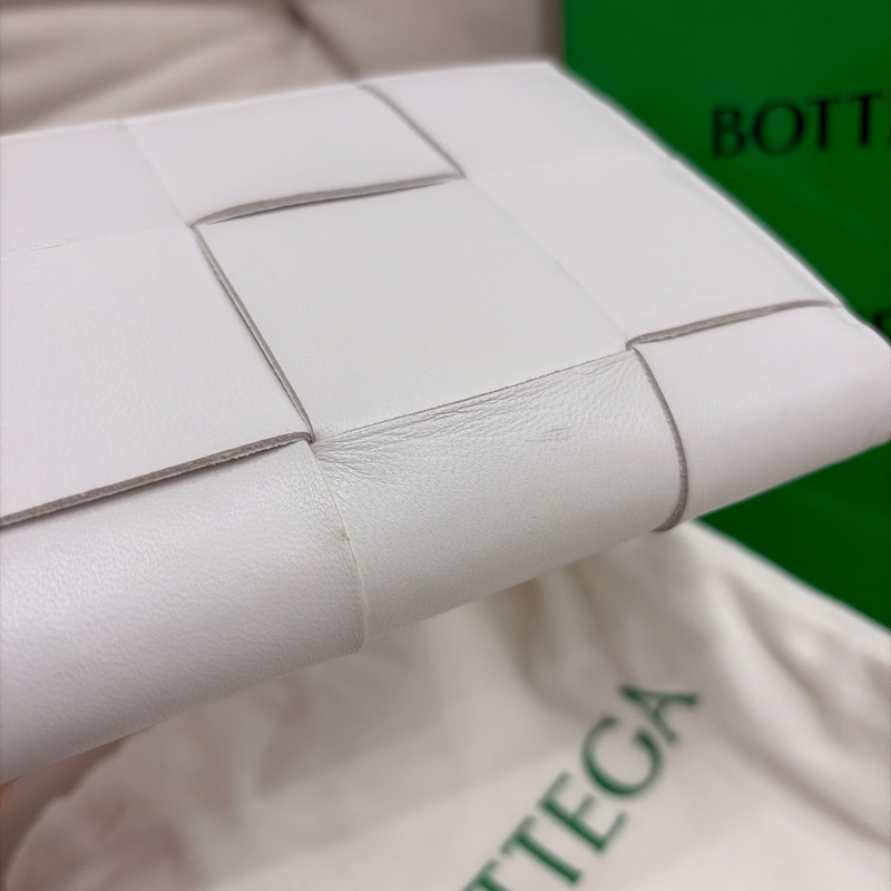 超便宜!Bottega Veneta Cassette 奶白編織長夾 銀包 錢包-9