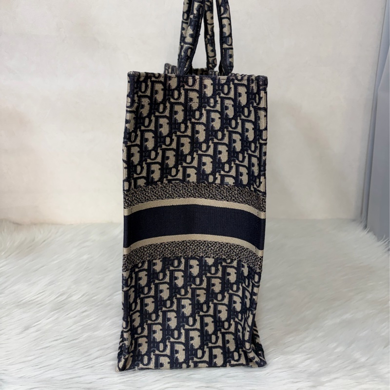DIOR M1286 米棕色和藍色 Dior Oblique 刺繡 Book Tote 大型托特包-3