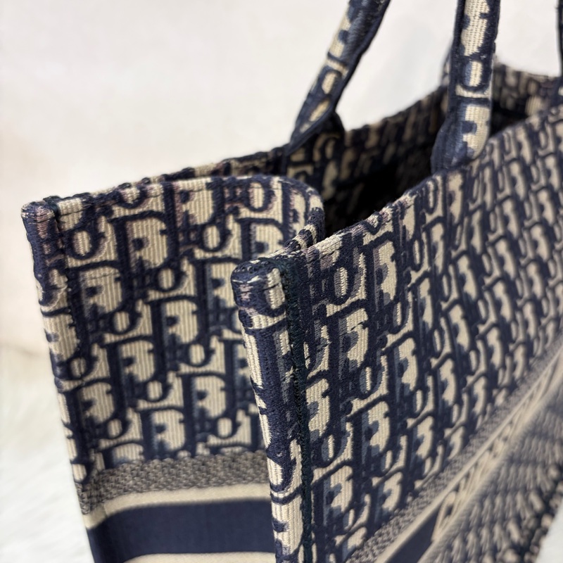 DIOR M1286 米棕色和藍色 Dior Oblique 刺繡 Book Tote 大型托特包-11