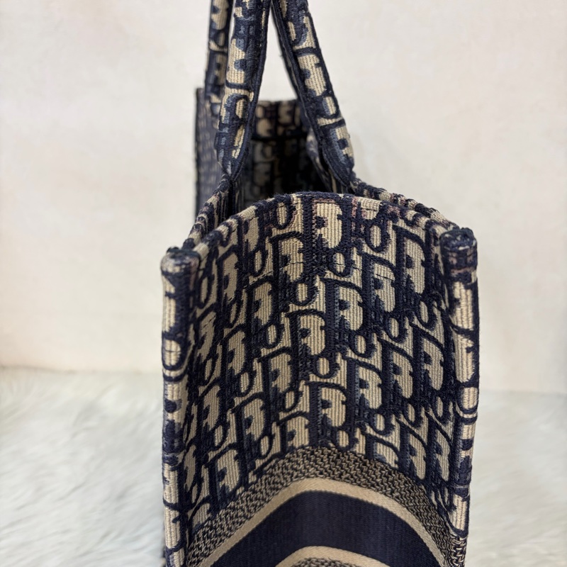 DIOR M1286 米棕色和藍色 Dior Oblique 刺繡 Book Tote 大型托特包-12