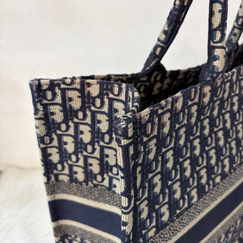 DIOR M1286 米棕色和藍色 Dior Oblique 刺繡 Book Tote 大型托特包-16