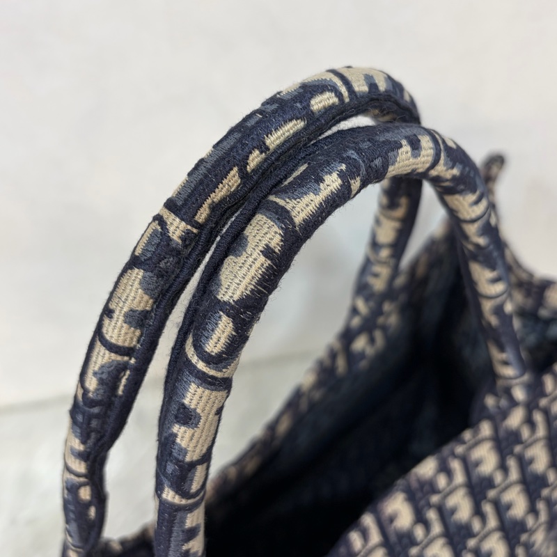 DIOR M1286 米棕色和藍色 Dior Oblique 刺繡 Book Tote 大型托特包-18