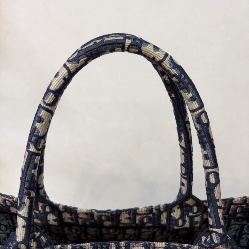 DIOR M1286 米棕色和藍色 Dior Oblique 刺繡 Book Tote 大型托特包-20