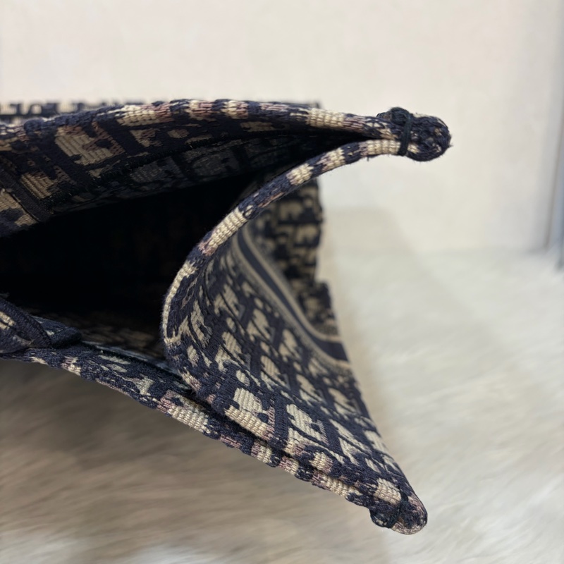 DIOR M1286 米棕色和藍色 Dior Oblique 刺繡 Book Tote 大型托特包-21