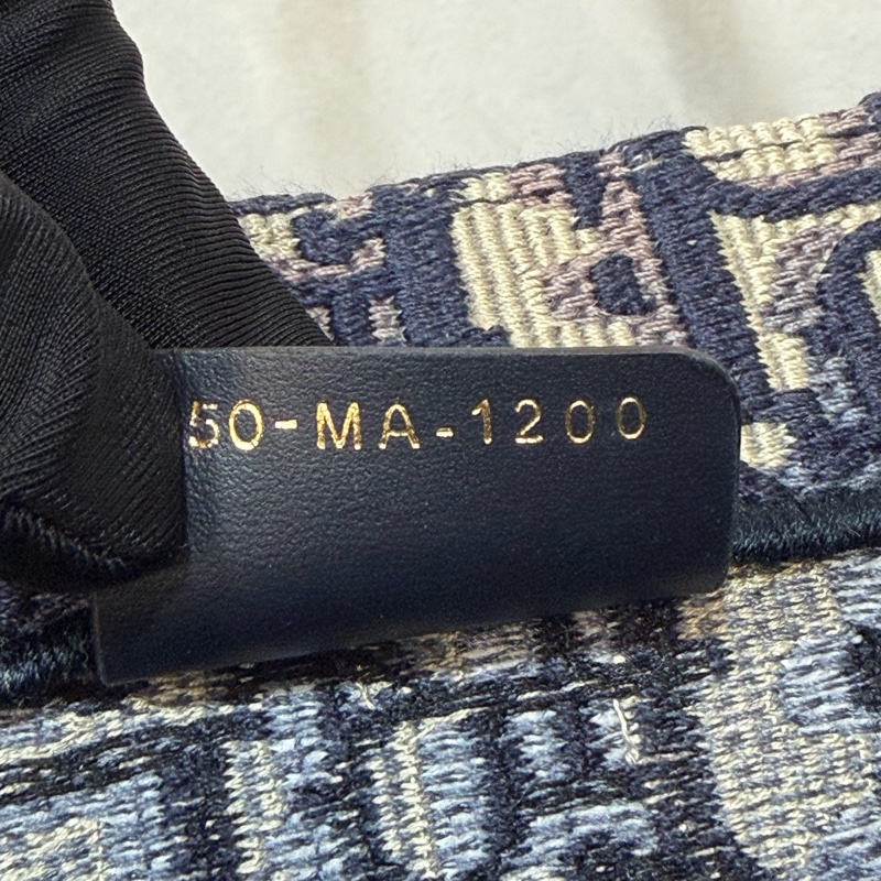DIOR M1286 米棕色和藍色 Dior Oblique 刺繡 Book Tote 大型托特包-28