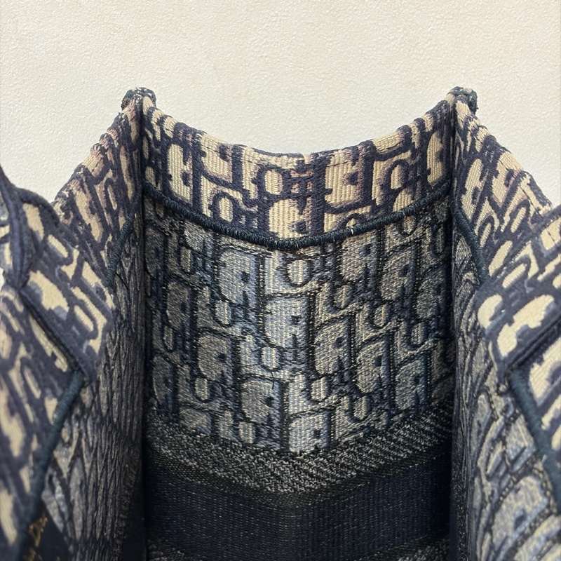 DIOR M1286 米棕色和藍色 Dior Oblique 刺繡 Book Tote 大型托特包-29