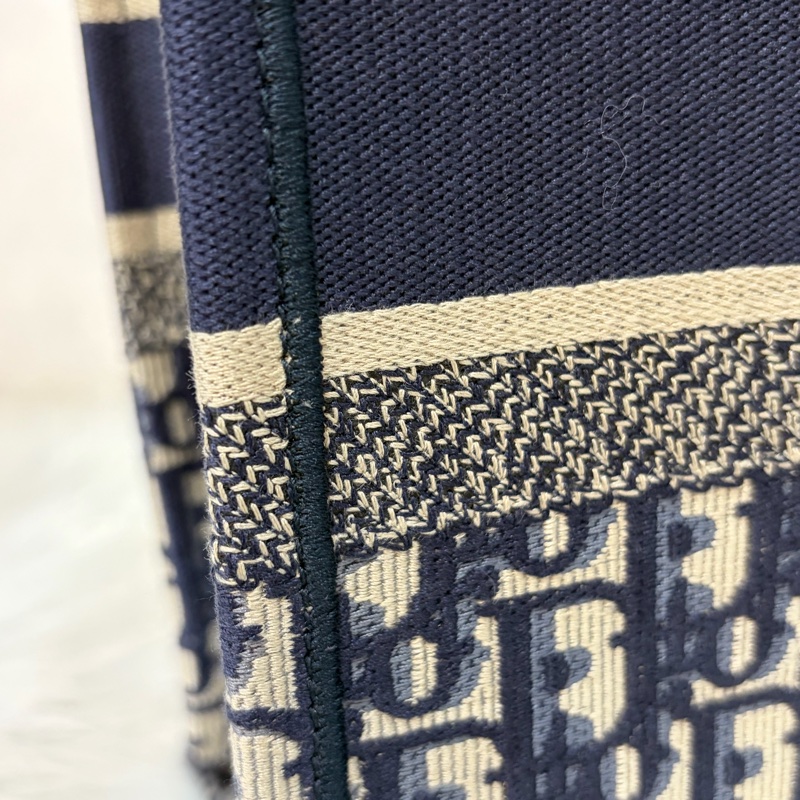 DIOR M1286 米棕色和藍色 Dior Oblique 刺繡 Book Tote 大型托特包-41