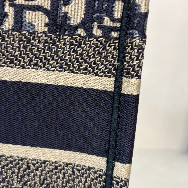 DIOR M1286 米棕色和藍色 Dior Oblique 刺繡 Book Tote 大型托特包-42