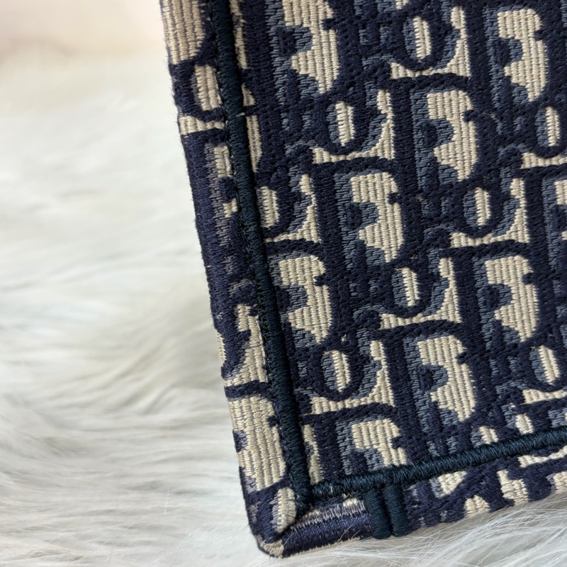 DIOR M1286 米棕色和藍色 Dior Oblique 刺繡 Book Tote 大型托特包-44