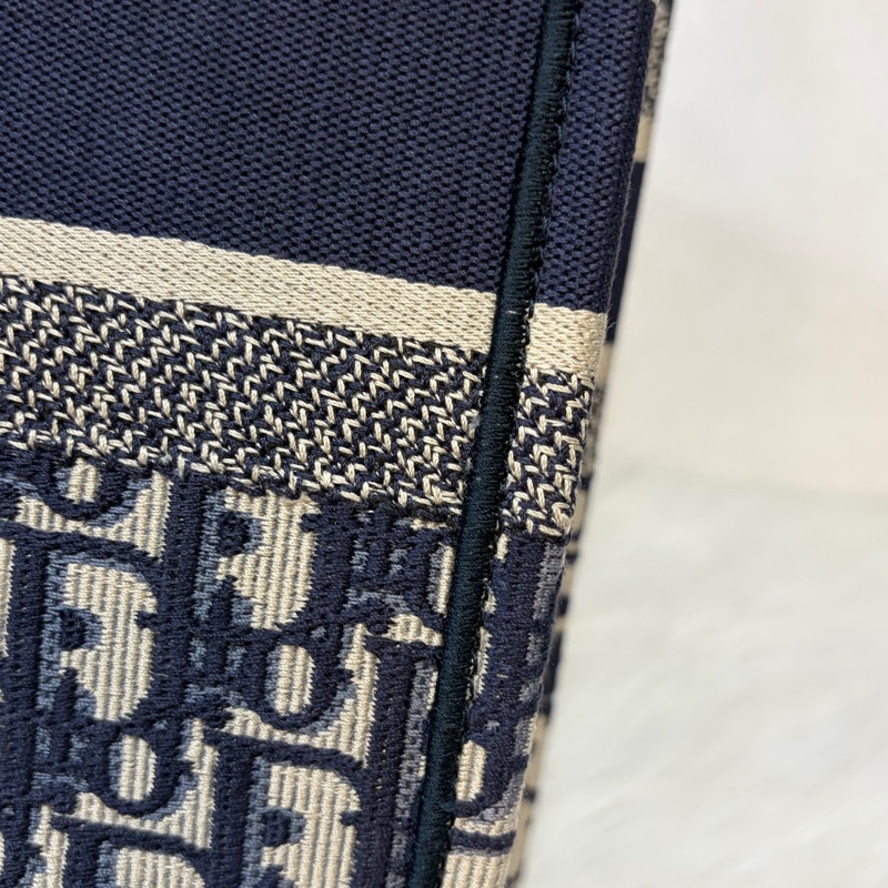 DIOR M1286 米棕色和藍色 Dior Oblique 刺繡 Book Tote 大型托特包-45