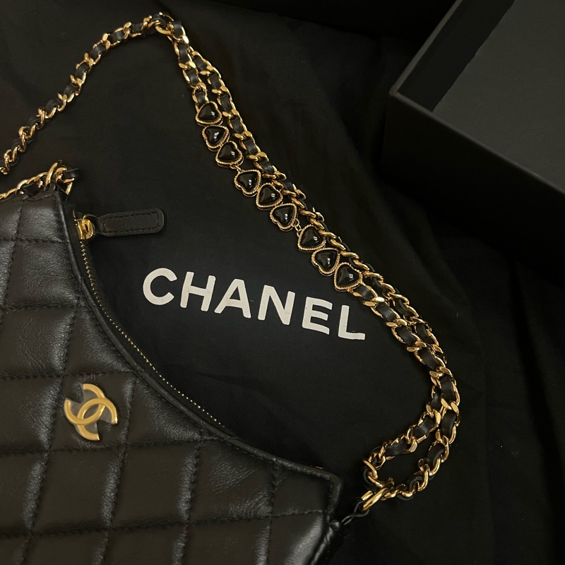 CHANEL Matelasse Hobo 菱格紋 愛心鏈條 半月包 腋下包-1