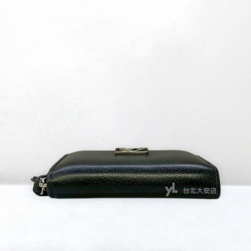 A13248-LV LOCKME 黑色牛皮銀釦ㄇ拉錢包M80099-4