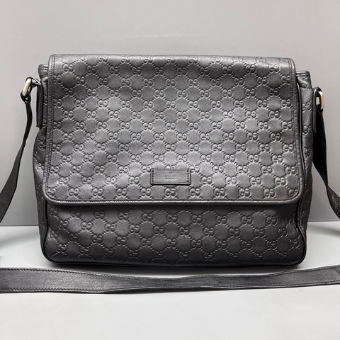 GUCCI古馳  黑色壓花翻蓋郵差包 尺寸36*30