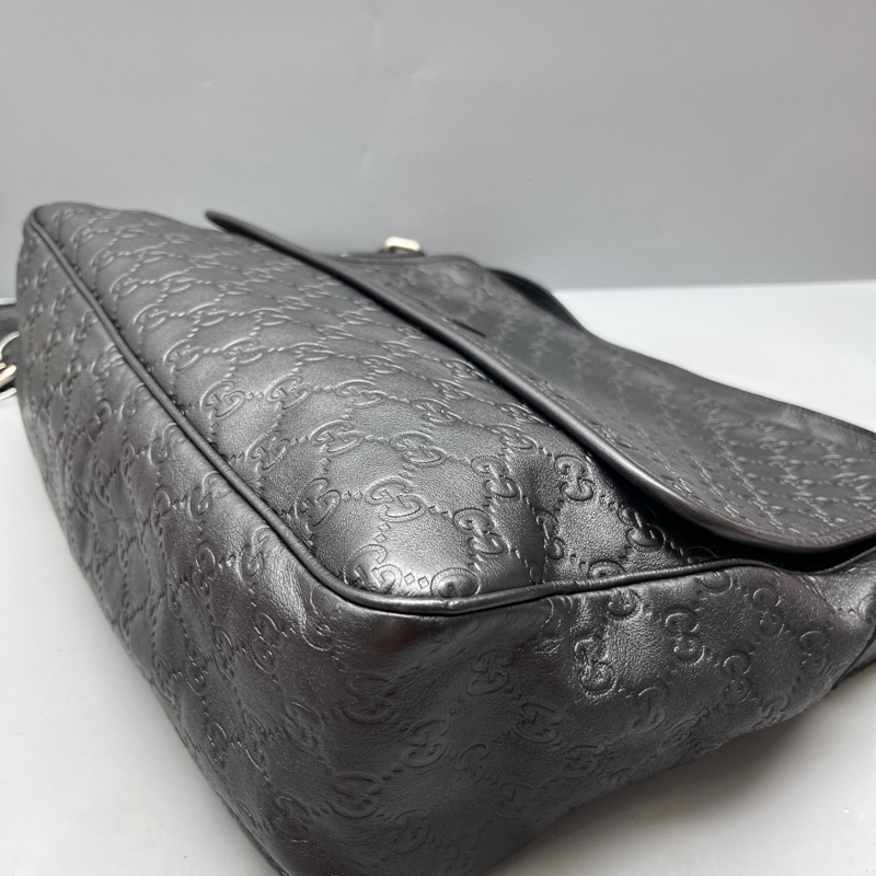 GUCCI古馳 黑色壓花翻蓋郵差包 尺寸36*30-4