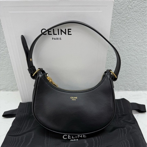 99 新Celine 賽琳 凱旋門 mini 腋下包 月牙包 黑色 尺寸:16x11