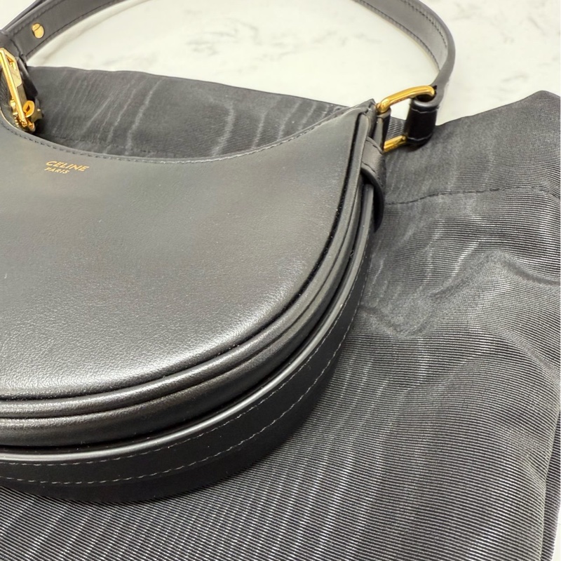 99 新Celine 賽琳 凱旋門 mini 腋下包 月牙包 黑色 尺寸:16x11-4
