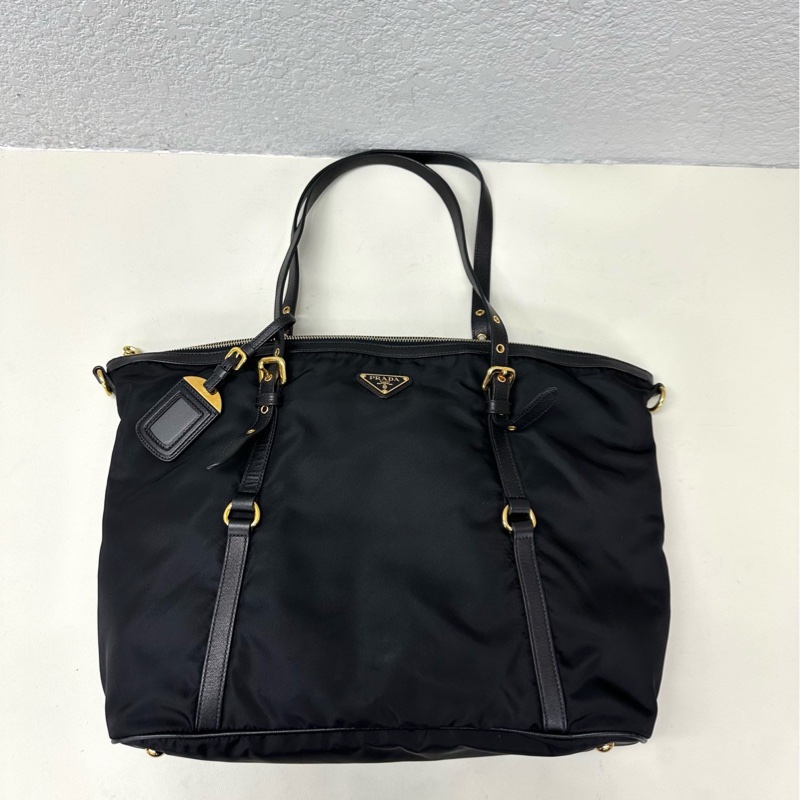 Prada 普拉達 尼龍 黑色餃子包 尺寸:36*28cm-1