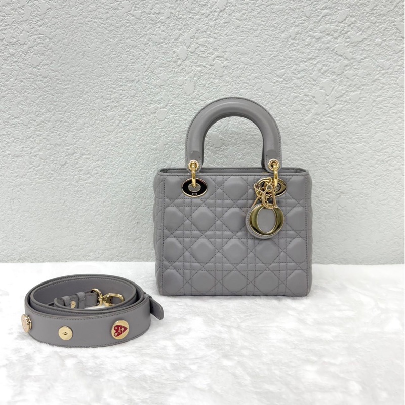 Dior 迪奧 戴妃 四格 大象灰 徽章 肩帶款 手提包 少一個徽章 尺寸:20×18c-0