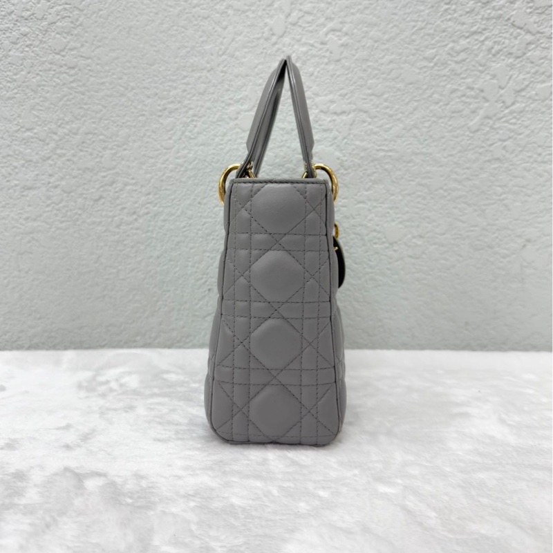 Dior 迪奧 戴妃 四格 大象灰 徽章 肩帶款 手提包 少一個徽章 尺寸:20×18c-3