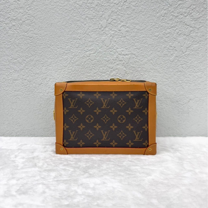 Louis Vuitton 路易威登 SOFT TRUNK 盒子包 男女同款 中號 尺寸:24×18cm -1