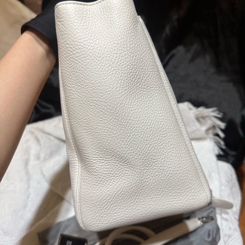 CHANEL香奈兒白色奶昔白銀扣cerf中號 19開 原裝肩帶 內袋 身份卡-6