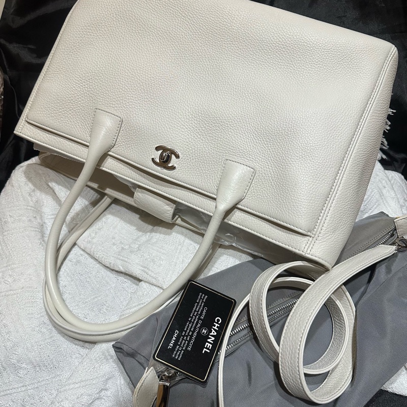 CHANEL香奈兒白色奶昔白銀扣cerf中號 19開 原裝肩帶 內袋 身份卡-7