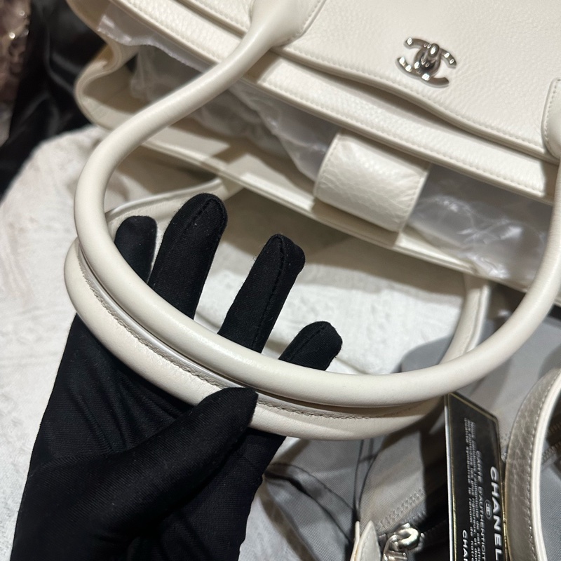 CHANEL香奈兒白色奶昔白銀扣cerf中號 19開 原裝肩帶 內袋 身份卡-8