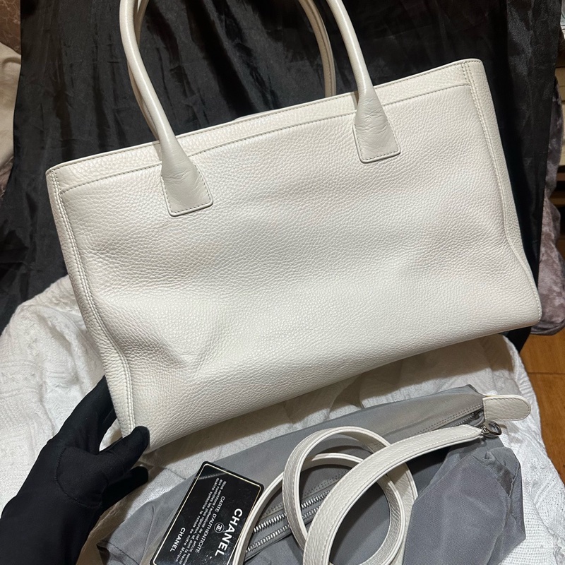CHANEL香奈兒白色奶昔白銀扣cerf中號 19開 原裝肩帶 內袋 身份卡-9