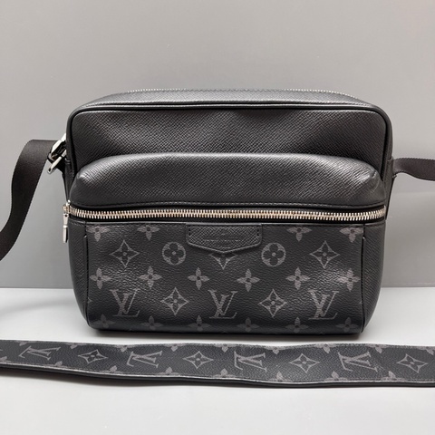 Louis Vuitton 路易威登 黑花Outdoor郵差包 尺寸26*18
