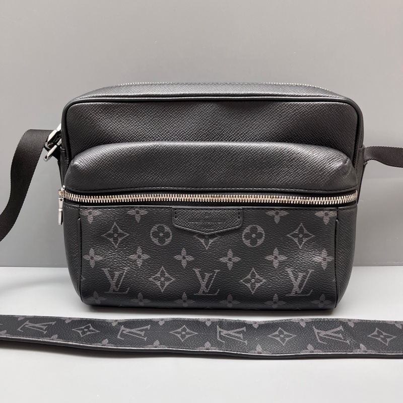 Louis Vuitton 路易威登 黑花Outdoor郵差包 尺寸26*18-0