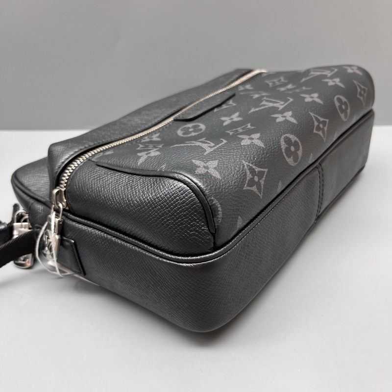 Louis Vuitton 路易威登 黑花Outdoor郵差包 尺寸26*18-3