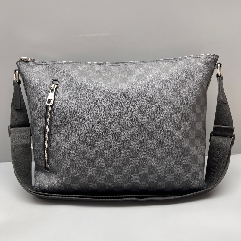 Louis Vuitton 路易威登 黑棋盤格Mick郵差包 尺寸36*28-0