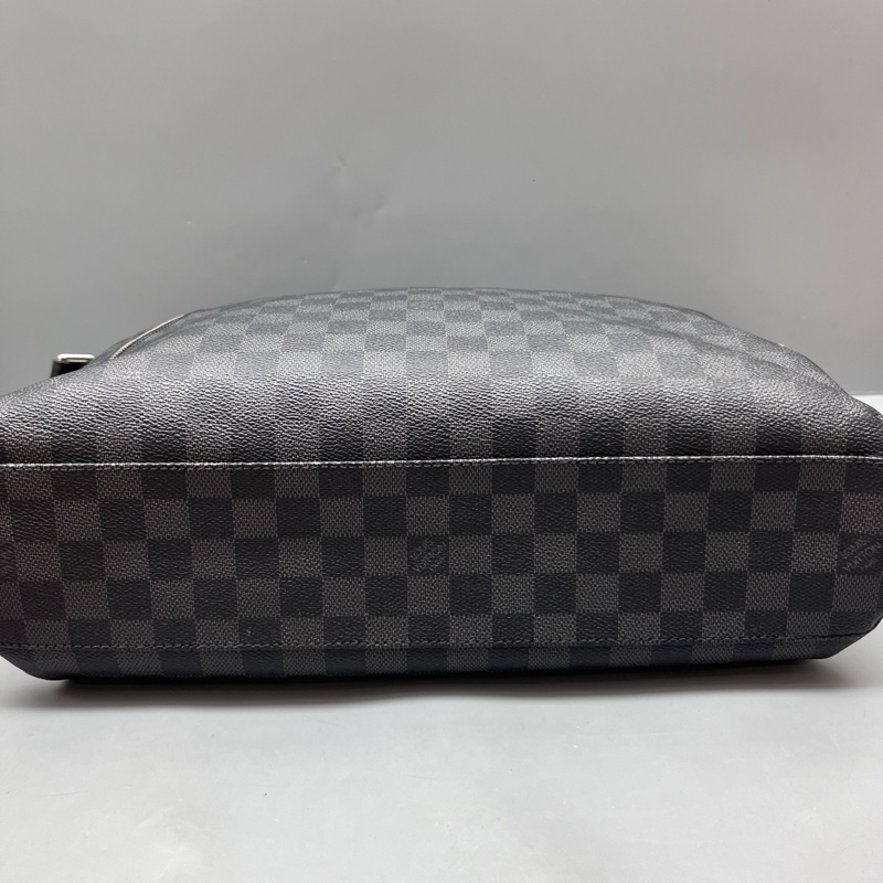 Louis Vuitton 路易威登 黑棋盤格Mick郵差包 尺寸36*28-2