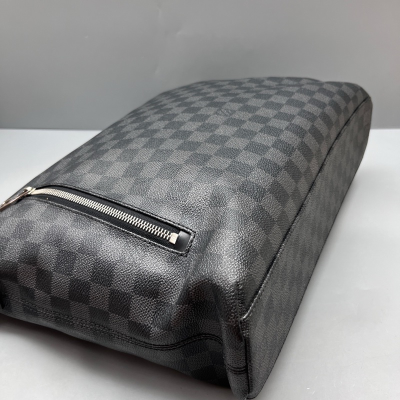 Louis Vuitton 路易威登 黑棋盤格Mick郵差包 尺寸36*28-3