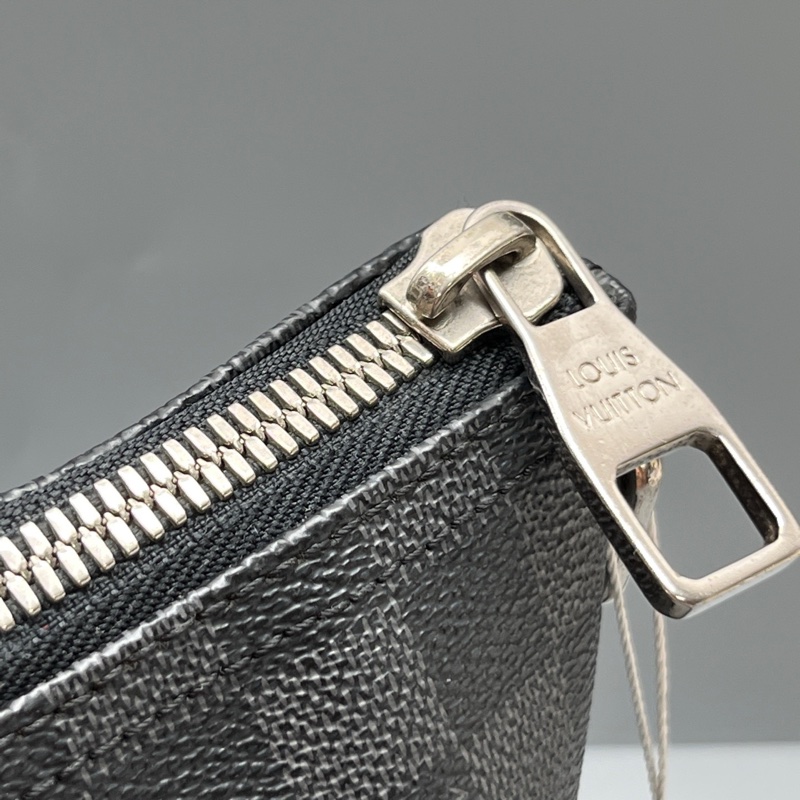 Louis Vuitton 路易威登 黑棋盤格Mick郵差包 尺寸36*28-6