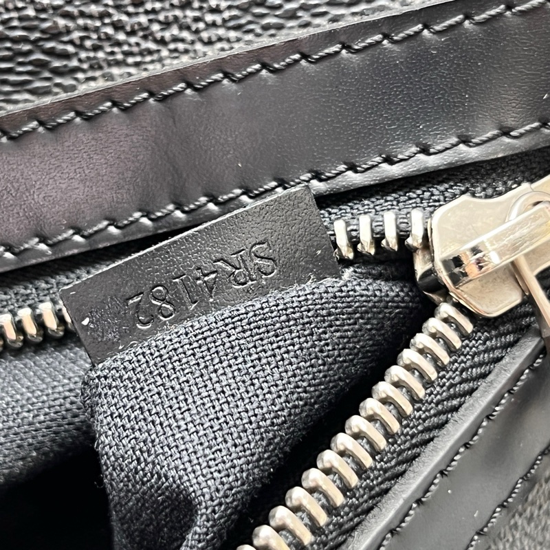 Louis Vuitton 路易威登 黑棋盤格Mick郵差包 尺寸36*28-7