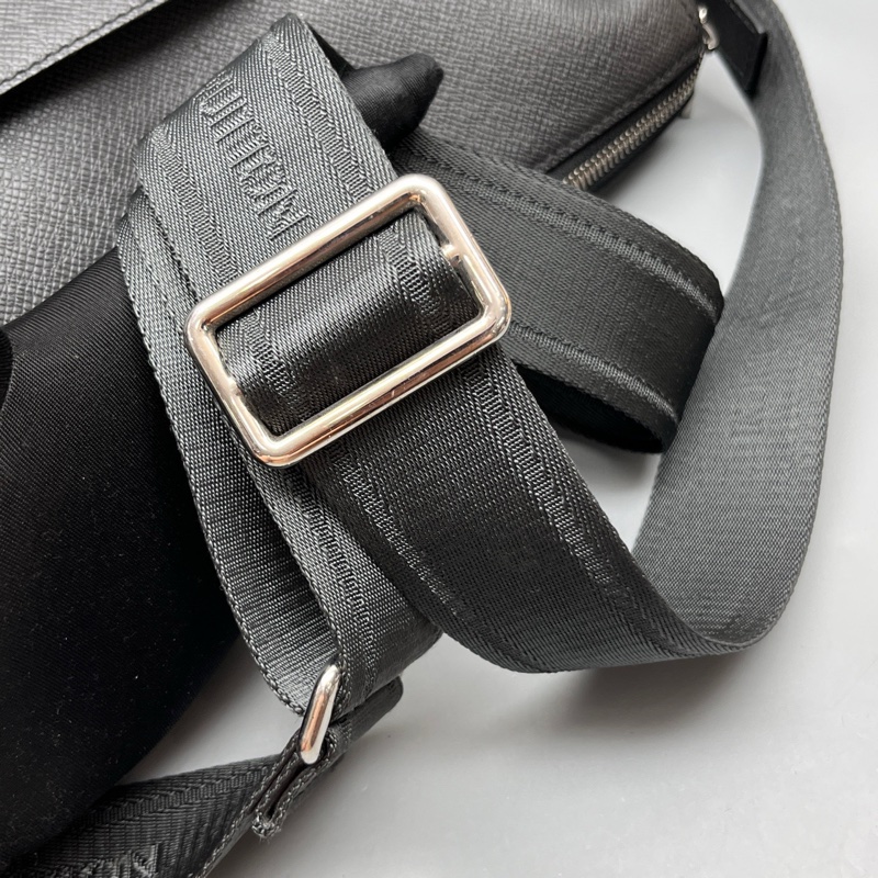 Louis Vuitton 路易威登 黑色休閒郵差包 尺寸32*26-5
