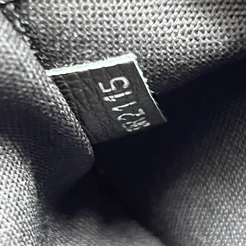Louis Vuitton 路易威登 黑色休閒郵差包 尺寸32*26-7